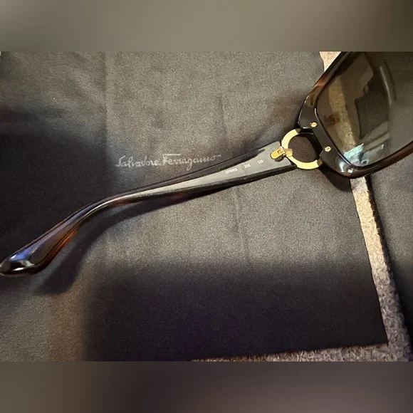 Rare!! SALVATORE FERRAGAMO SF666S 238 FRAMES SUNGLASSES 55-17-125 W/ CASE ETC